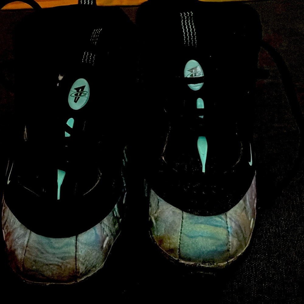 Nike foam size 6c us . Used worn for 1 month inside home